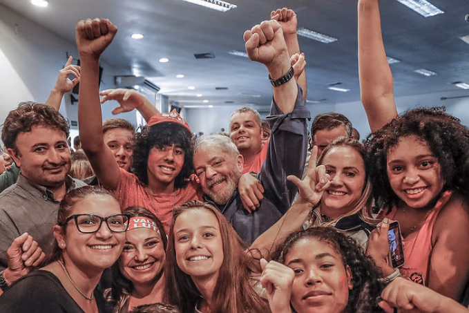 Lula diz que problema do ensino pode estar em 'quem ensina' e gera reações