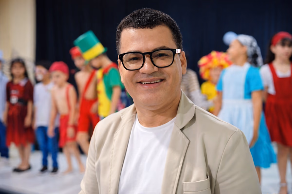 Ex-secretário de educação de Nova Brasilândia elogia alfabetização em vídeo