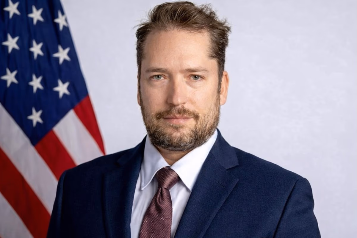 Moraes autoriza assessor de Trump a visitar Bolsonaro na prisão