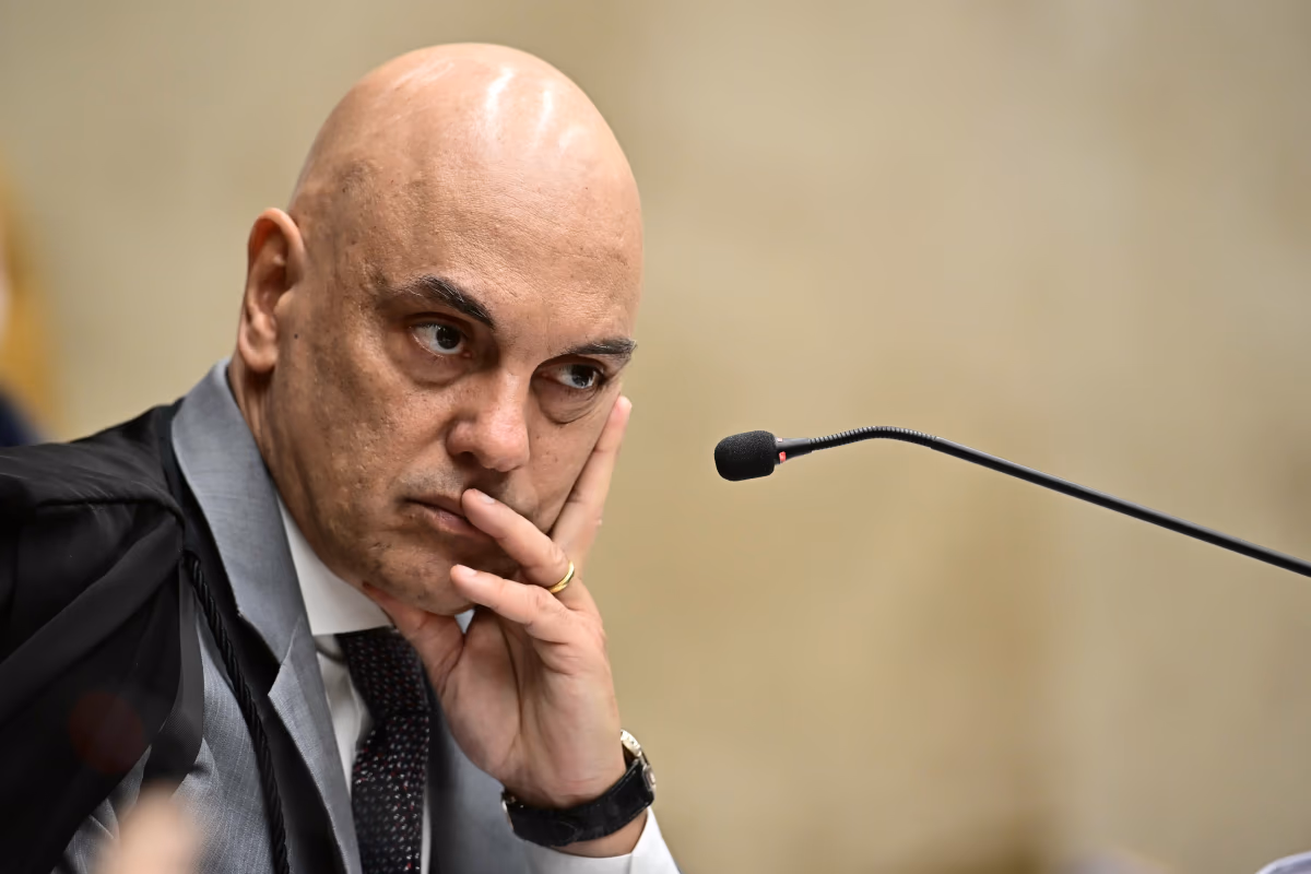Justiça nega pedido de Alexandre de Moraes para bloquear chaves Pix de advogado bolsonarista em caso de dívida por fake news
