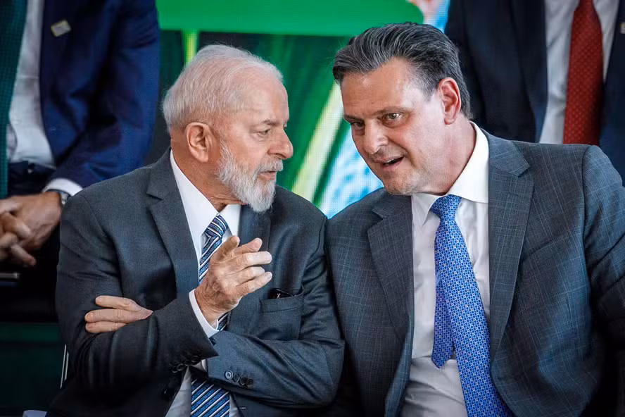 Manobra política: Lula exonera ministro para barrar relatório sobre Lulinha na CPMI do INSS