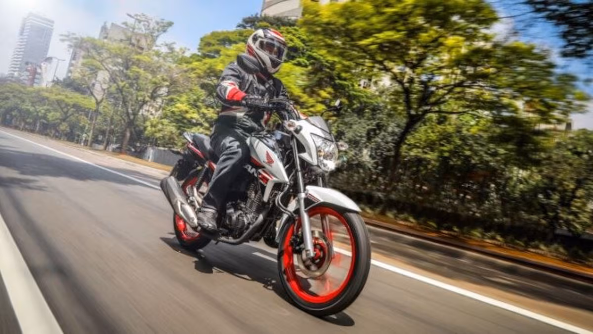 “Cortar giro” em motos: Perigo vai além do motor e pode zerar a garantia, alertam especialistas