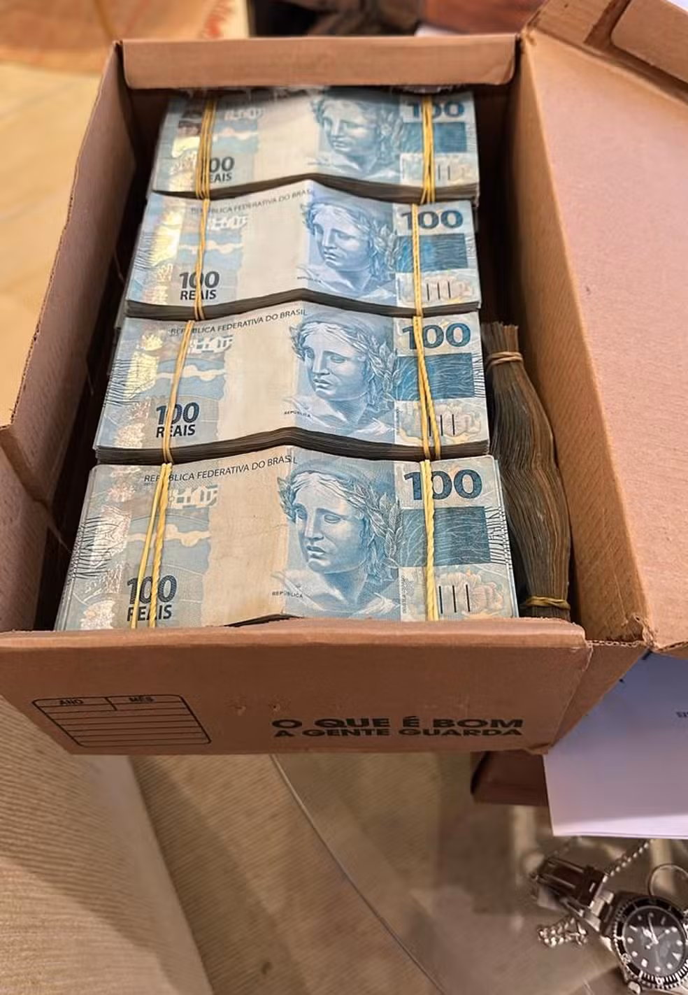 Meio milhão em notas: PF acha bolada na casa de policial em operação contra fraudes
