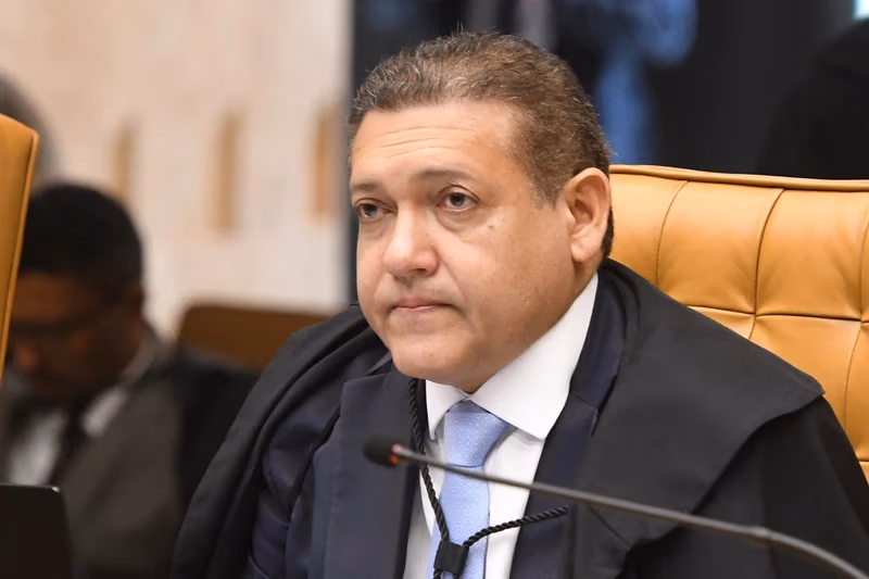 Banco Master e JBS repassam R$ 18 milhões a firma de filho de ministro do STF com 1 ano de OAB