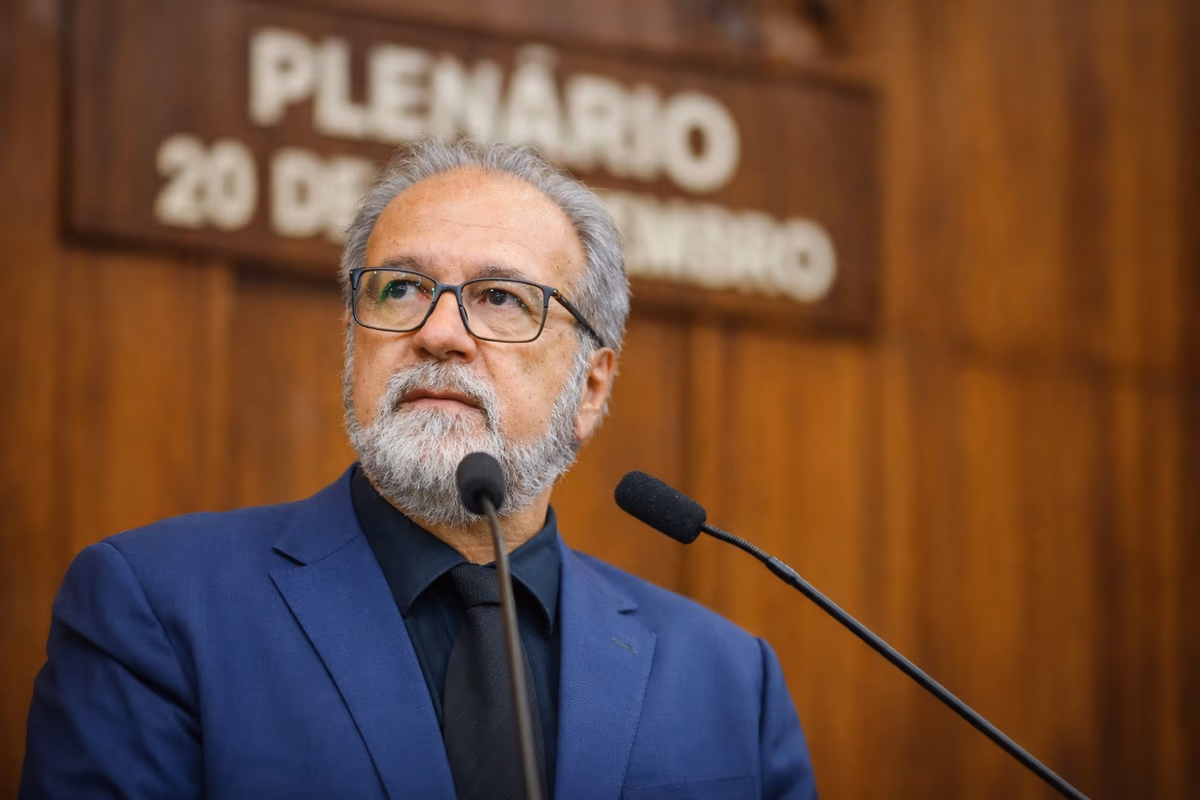 Polêmica no RS: deputado propõe salário por hora e ataca fim da escala 6x1