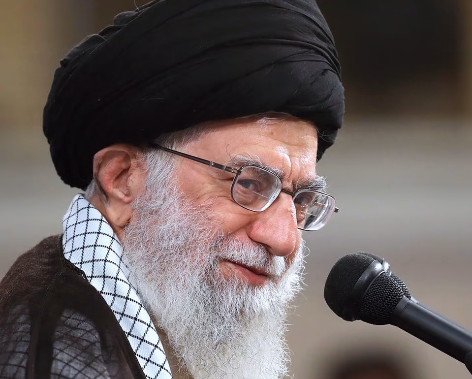 Corpo de Khamenei Recuperado em Teerã Após Ataques Históricos de Israel e EUA, Irã Nega Morte de Líder