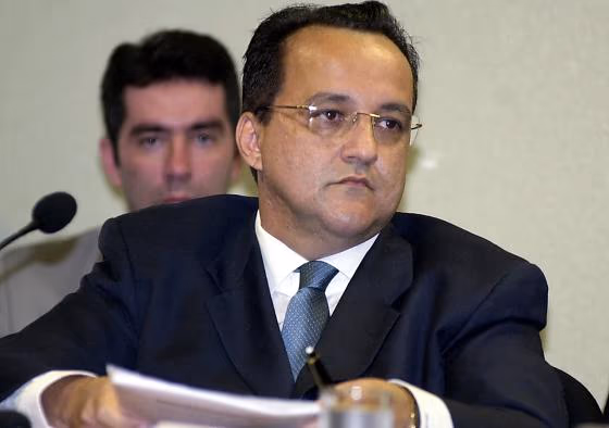 Carlinhos Cachoeira é preso pela PF em Congonhas