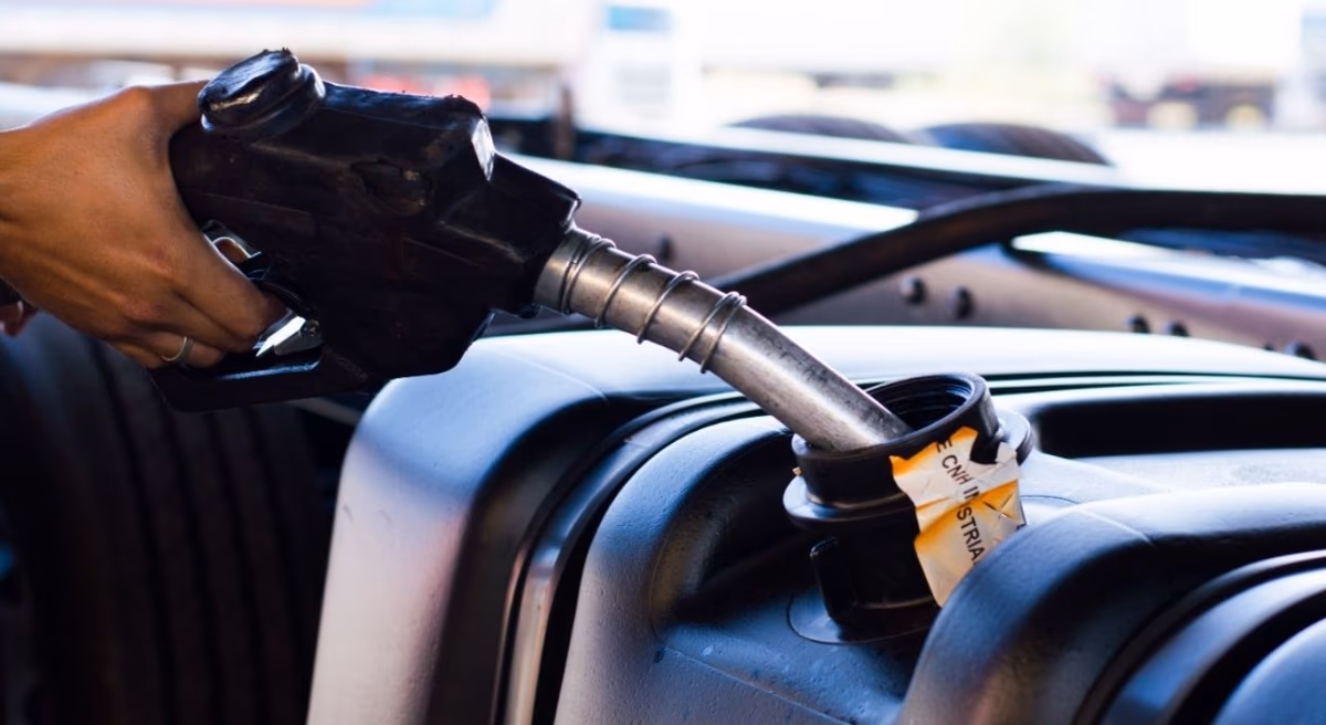 Petrobras eleva preço do diesel em 11,6% a partir de sábado; impacto final ao consumidor é de R$ 0,06 após ações do governo.