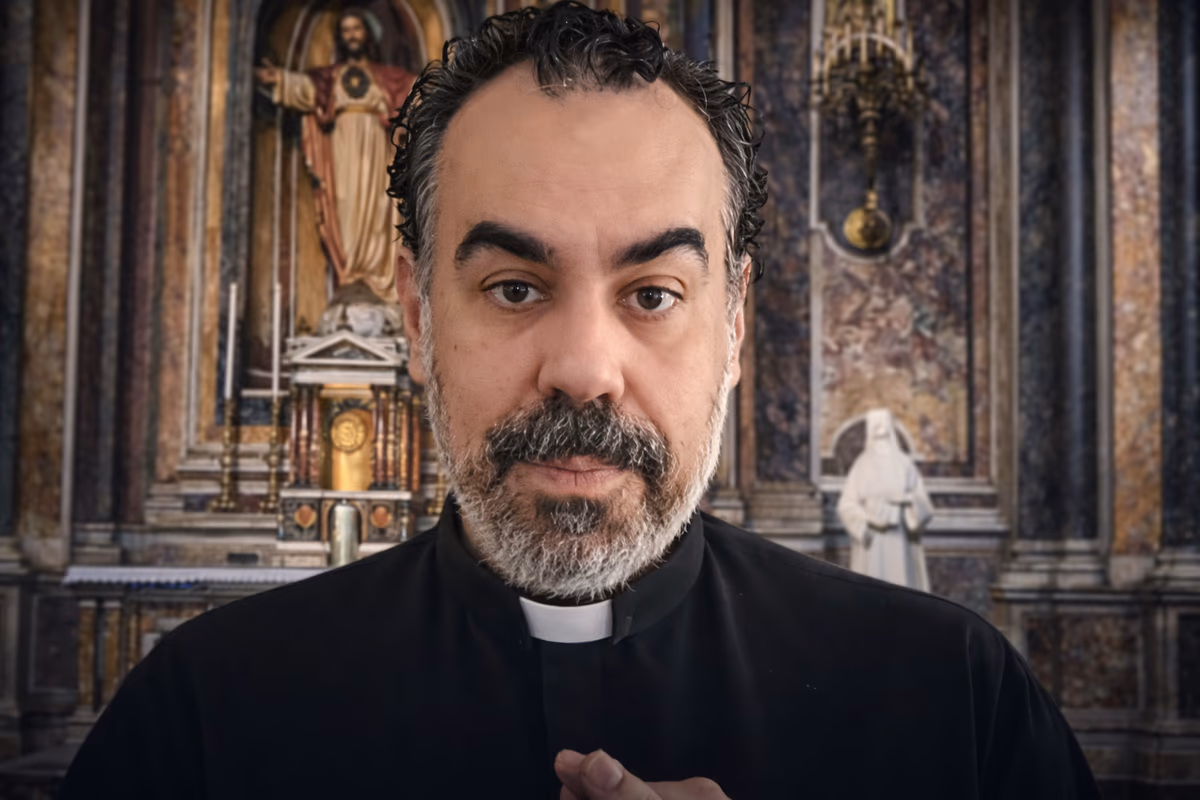 Padre Caco causa polêmica ao dizer que Eva seria “mulher trans”