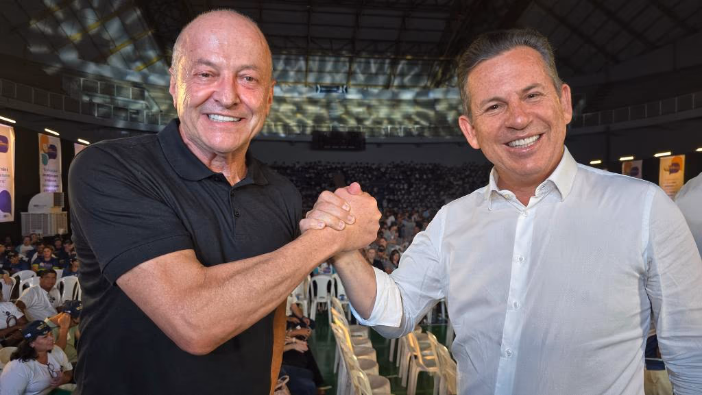 Governador de MT anuncia saída para disputar o Senado